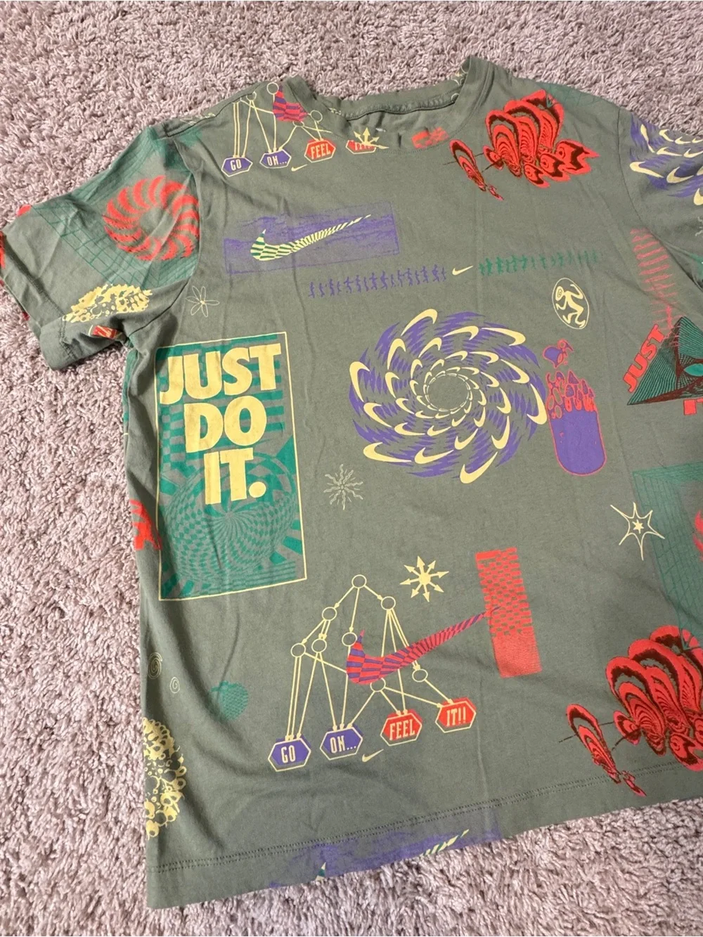 NIKE Sportswear FESTIVAL T Shirt Men Green FB9780-386 All Over Print Size L